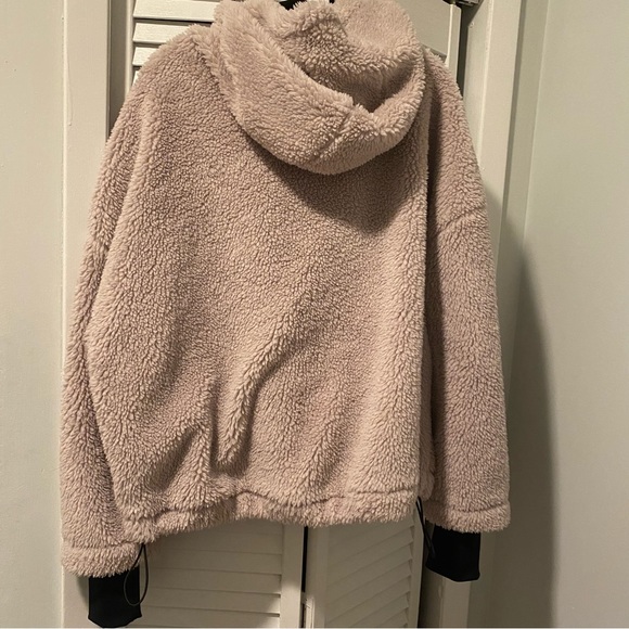 SOLD!!! Varley Montalvo Lilac Sherpa Jacket - Picture 7 of 7